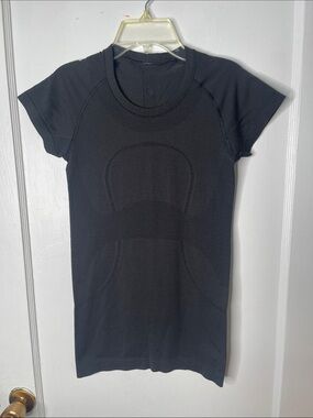 Lululemon Black Shirt Small Stretch Gym Running Short Sleeve Tee Ladies S
